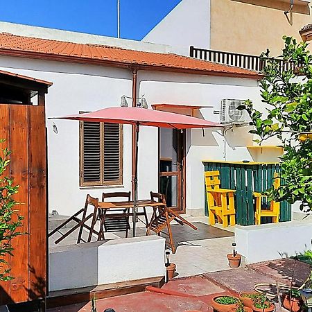 B&B Il Cortile Del Sole Olmedo Exterior photo